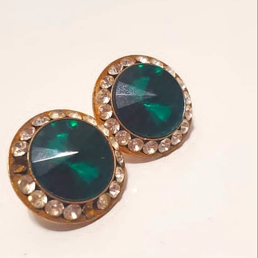 🌴 4/$20 CORDELIA GREEN RESIN CLIP ON EARRINGS🤳